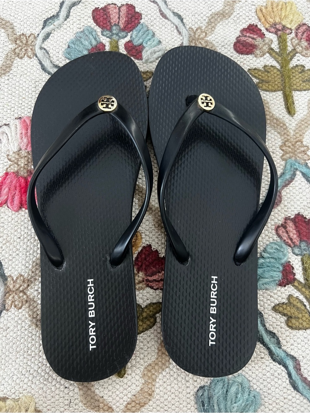NWOT Tory Burch Black Flip Flops - Picture 2 of 7